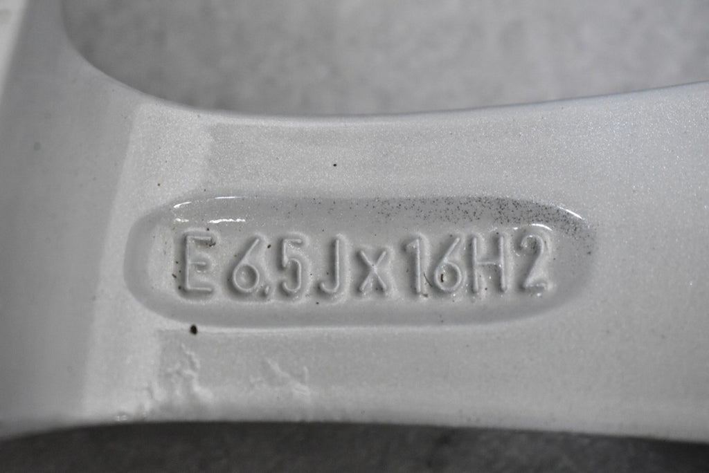 1x Alufelge 16 Zoll 6.5" 5x114.3 45ET Glanz Silber 42611YY500 Mg Corolla