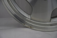 Load image into Gallery viewer, 1x Alufelge 15 Zoll 7.0" 5x114.3 25ET Glanz Silber Jeep Rim Wheel FEL6755634528pm