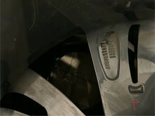 Laden Sie das Bild in den Galerie-Viewer, 1x Alufelge 18 Zoll 7.5" 5x108 49ET Glanz Schwarz 9809687377 Peugeot 5008 I FEL4690639709rz