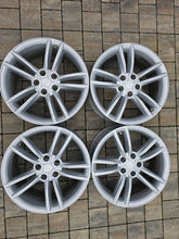 Laden Sie das Bild in den Galerie-Viewer, 4x Alufelge 19 Zoll 8.0" 5x120 40ET Glanz Silber 6007214-00-D Tesla Model S FEL8048573631bs