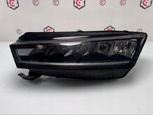 Laden Sie das Bild in den Galerie-Viewer, Frontscheinwerfer Skoda Octavia IV 5E4941015 LED Links Scheinwerfer Headlight SCH2306012681vu