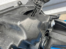 Load image into Gallery viewer, Frontscheinwerfer Toyota 4 Yaris Ein Stück (Rechts oder Links) Headlight