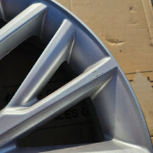 Laden Sie das Bild in den Galerie-Viewer, 1x Alufelge 18 Zoll 7.0" 5x114.3 50ET Silber PW457-10004 Toyota Chr C-Hr FEL7954534983th