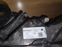 Laden Sie das Bild in den Galerie-Viewer, Frontscheinwerfer Dacia Sandero III 260607161R Links Scheinwerfer Headlight