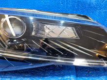 Laden Sie das Bild in den Galerie-Viewer, Frontscheinwerfer Skoda Superb III 3V1941016A Bi-Xenon Rechts Headlight