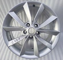 Load image into Gallery viewer, 1x Alufelge 17 Zoll 7.0&quot; 5x112 45ET Glanz Silber 5L0601025 Skoda Yeti Rim Wheel