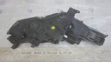 Laden Sie das Bild in den Galerie-Viewer, Frontscheinwerfer Toyota Yaris EUK0-8 LED Links Scheinwerfer Headlight SCH6949791773tz