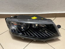 Laden Sie das Bild in den Galerie-Viewer, Frontscheinwerfer Skoda Octavia III 5E1941018B Xenon Rechts Headlight SCH5839603927vc