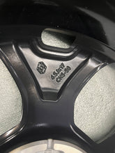Laden Sie das Bild in den Galerie-Viewer, 1x Alufelge 17 Zoll 6.0" 5x114.3 50ET Schwarz 403006285R Dacia Duster Rim Wheel FEL4213683682pz