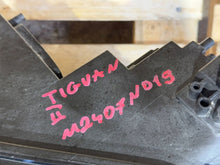 Laden Sie das Bild in den Galerie-Viewer, Frontscheinwerfer VW Tiguan 5NB941035D Links Scheinwerfer Headlight