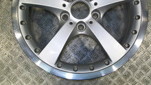 Laden Sie das Bild in den Galerie-Viewer, 1x Alufelge 18 Zoll 7.5&quot; 5x120 47ET Glanz Silber 6768560 BMW 1 E81 E82 E87