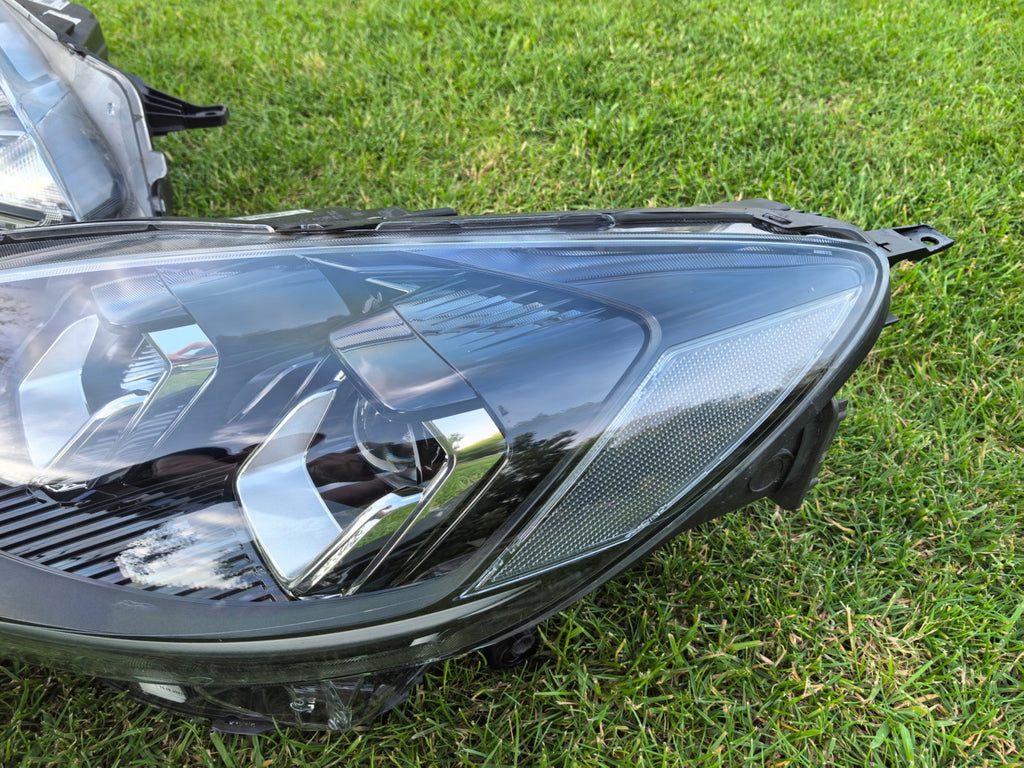 Frontscheinwerfer Ford Kuga III LV4B-13W029-AK LV4B-13W030-AK LED Ein Satz SCH3108387288ph
