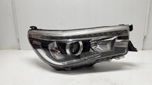 Laden Sie das Bild in den Galerie-Viewer, Frontscheinwerfer Toyota Hilux VIII TOM4525 Full LED Rechts Headlight SCH1772415160is