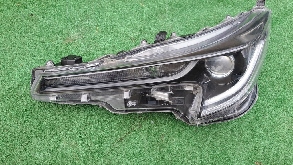 Frontscheinwerfer Toyota Corolla 8115002S70 LED Links Scheinwerfer Headlight SCH6703586444dh