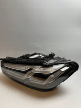 Laden Sie das Bild in den Galerie-Viewer, Frontscheinwerfer BMW G31 G30 5A388C7-04 LED Ein Stück (Rechts oder Links) SCH1490957726bt