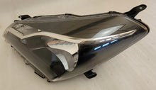 Load image into Gallery viewer, Frontscheinwerfer Toyota Yaris Links Scheinwerfer Headlight