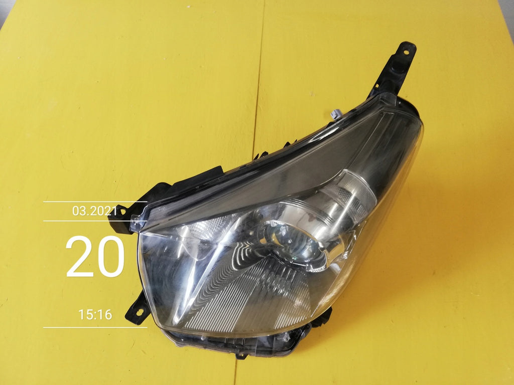 TOYOYTA(トヨタ)iQ 左右ヘッドライト HCR-632 TOYOYTA(トヨタ)iQ 左右ヘッドライト HCR-632