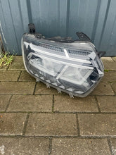 Load image into Gallery viewer, Frontscheinwerfer Dacia Duster 260602515R 260109550R LED Ein Satz Headlight SCH5627865424qv