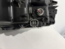 Laden Sie das Bild in den Galerie-Viewer, Frontscheinwerfer Toyota Yaris 0D-199 LED Links Scheinwerfer Headlight SCH9521914807is