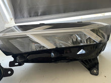 Laden Sie das Bild in den Galerie-Viewer, Frontscheinwerfer Dacia Sandero III Jogger 260602561R 260107920R LED Ein Satz