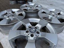 Laden Sie das Bild in den Galerie-Viewer, 4x Alufelge 17 Zoll 7.5" 5x112 47 5ET Glanz Silber A2044013602 Mercedes-Benz FEL9647793393as