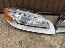 Load image into Gallery viewer, Frontscheinwerfer Volvo V70 I S80 31283920 31283919 Xenon Rechts Headlight SCH5269942255dr