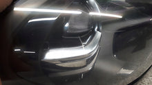 Laden Sie das Bild in den Galerie-Viewer, Frontscheinwerfer Porsche Macan 95B941010BB Rechts Scheinwerfer Headlight SCH5608001515fs