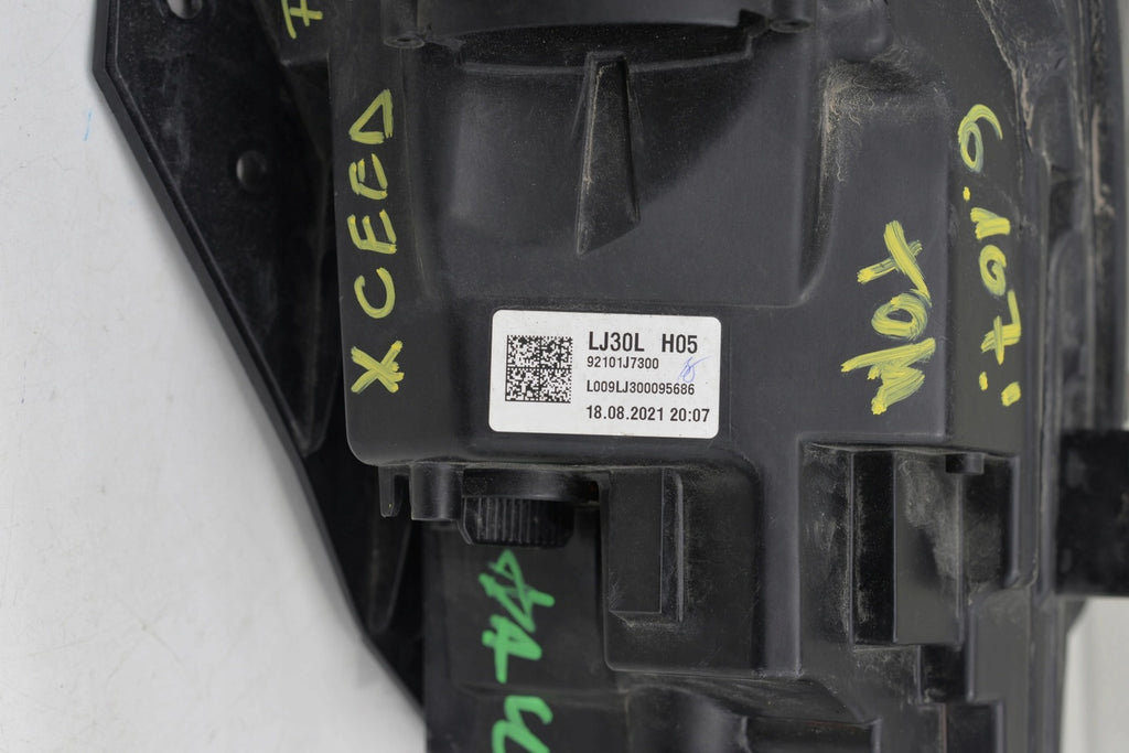 Frontscheinwerfer Kia Xceed 92101-J7300 LED Ein Stück (Rechts oder Links)