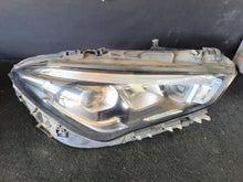 Laden Sie das Bild in den Galerie-Viewer, Frontscheinwerfer Mercedes-Benz Cla X118 C118 A1189062600 Rechts Headlight SCH9499031012vk