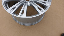 Laden Sie das Bild in den Galerie-Viewer, 1x Alufelge 20 Zoll 9.0" 5x112 40ET Glanz Silber 4N0601025 Audi A8 Rim Wheel FEL6146550074is
