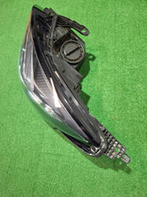 Laden Sie das Bild in den Galerie-Viewer, Frontscheinwerfer Opel Astra 662588537 39081892 Links Scheinwerfer Headlight SCH6798037068ok