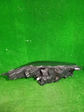 Load image into Gallery viewer, Frontscheinwerfer Toyota Yaris Full LED Links Scheinwerfer Headlight SCH8761323515fy