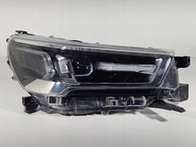 Laden Sie das Bild in den Galerie-Viewer, Frontscheinwerfer Toyota Hilux VIII 81110-0KU80 LED Rechts Headlight SCH2150769633dm