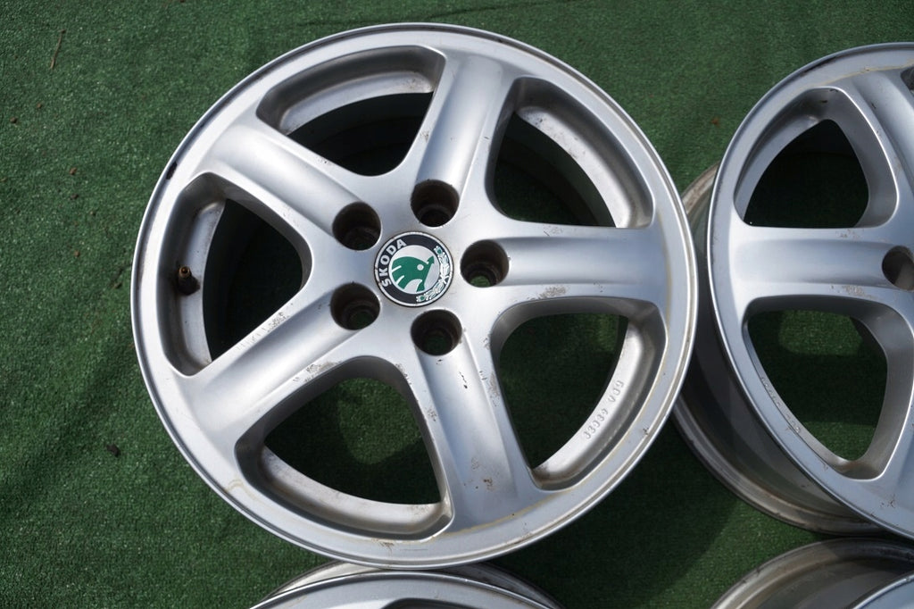 4x Alufelge 15 Zoll 6.0" 5x100 38ET Glanz Silber 1U0601025 Skoda Octavia I Fabia FEL2665990004ux
