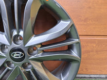 Load image into Gallery viewer, 1x Alufelge 17 Zoll 6.5" 5x114.3 51ET Glanz Graphit 52910-2Y650 Hyundai Ix35 FEL4215474821km