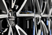 Laden Sie das Bild in den Galerie-Viewer, 4x Alufelge 18 Zoll 7.5&quot; 5x100 39ET Glanz Schwarz 8X0601025BP Audi A1 Rim Wheel
