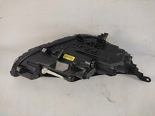 Laden Sie das Bild in den Galerie-Viewer, Frontscheinwerfer Hyundai I30 III 92101-G4020 Ein Stück (Rechts oder Links)