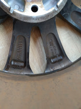 Laden Sie das Bild in den Galerie-Viewer, 1x Alufelge 16 Zoll 6.5&quot; 5x114.3 44ET 403003531R Renault Megane Scenic Rim Wheel