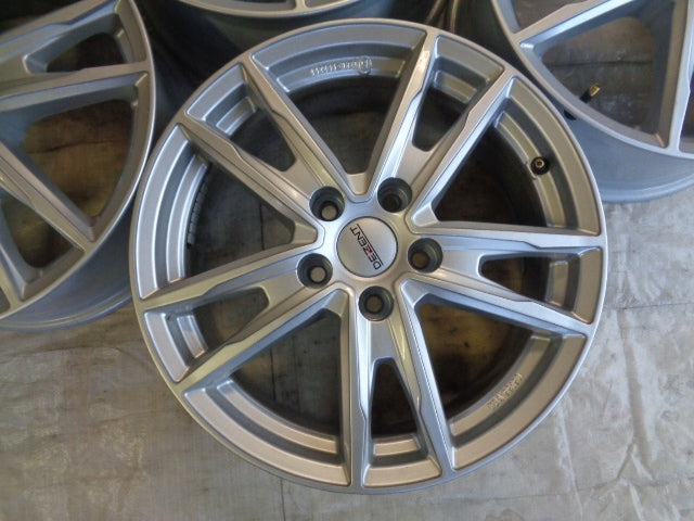 4x Alufelge 17 Zoll 7.0" 5x114.3 50ET Glanz Silber Rim Wheel FEL3048194983td