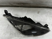 Laden Sie das Bild in den Galerie-Viewer, Frontscheinwerfer Mazda II Rechts Scheinwerfer Headlight