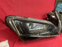 Laden Sie das Bild in den Galerie-Viewer, Frontscheinwerfer Skoda Superb III 3V1941016B 3V1941015B LED Rechts oder Links