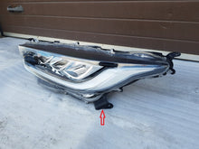 Laden Sie das Bild in den Galerie-Viewer, Frontscheinwerfer Toyota Yaris EUK0-8 LED Links Scheinwerfer Headlight SCH9056967785ze