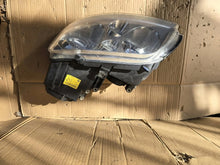 Load image into Gallery viewer, Frontscheinwerfer VW Touran 1T0941031K Links Scheinwerfer Headlight