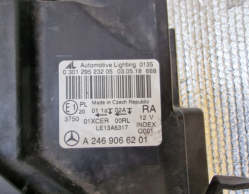 Frontscheinwerfer Mercedes-Benz W246 A2469066201 Xenon Rechts Headlight SCH2517754790nv