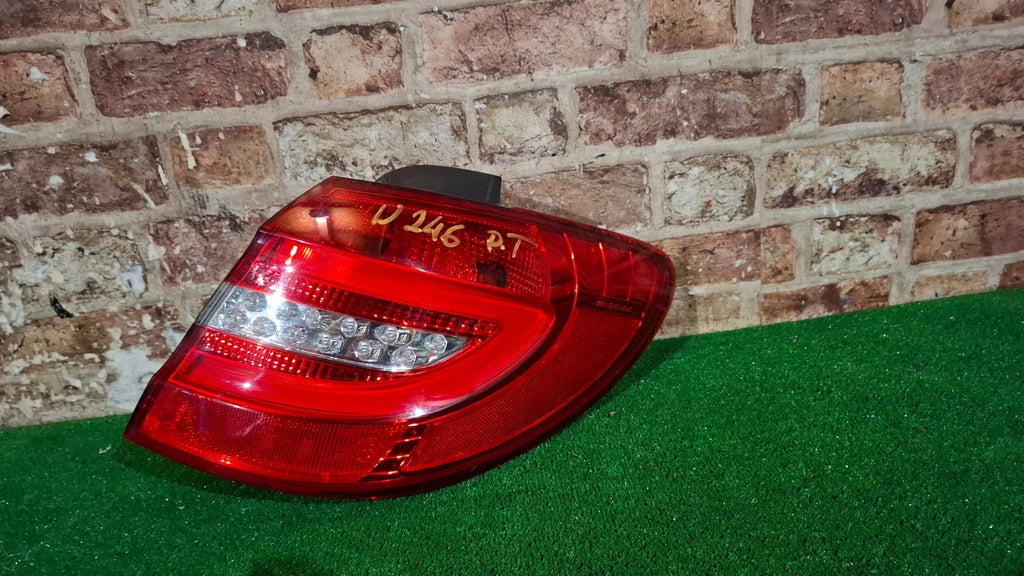 Rückleuchte Mercedes-Benz W246 A2468200664 Rechts Rearlight