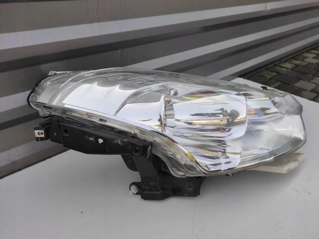 Frontscheinwerfer Citroën C-Crosser Ein Satz Scheinwerfer Headlight SCH5257787738ze