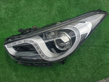 Laden Sie das Bild in den Galerie-Viewer, Frontscheinwerfer Hyundai I I40 92101-3Z330 Bi-Xenon Links Headlight SCH9992030319cq
