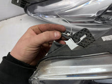 Laden Sie das Bild in den Galerie-Viewer, Frontscheinwerfer Ford Fiesta I Ein Stück (Rechts oder Links) Headlight SCH2576702593kq
