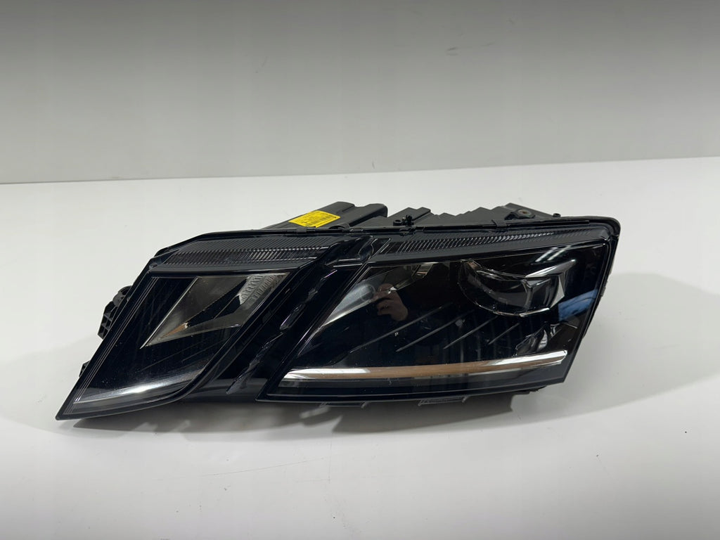 Frontscheinwerfer Skoda Octavia III 5E1941015E Links Scheinwerfer Headlight SCH7680757376aa