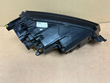 Laden Sie das Bild in den Galerie-Viewer, Frontscheinwerfer Skoda Karoq 57B941015B Links Scheinwerfer Headlight SCH5646237048pu